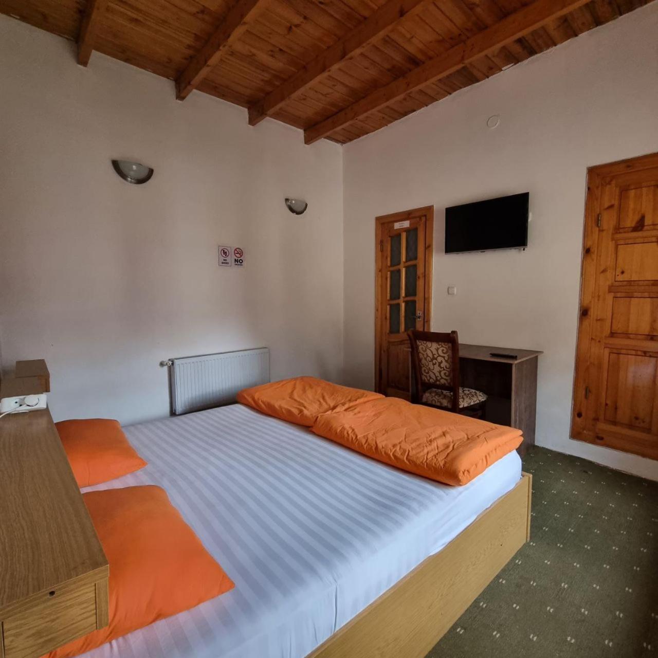 Hostel & Guest House Sim Sim Near The Church Samarkand Exterior photo